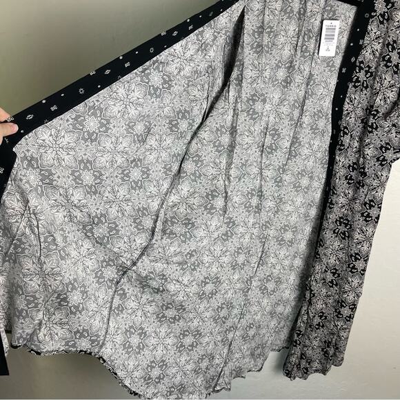 Torrid Black Geometric Challis Dolman Shirttail Kimono 2X NWT 40430905 - Picture 7 of 16